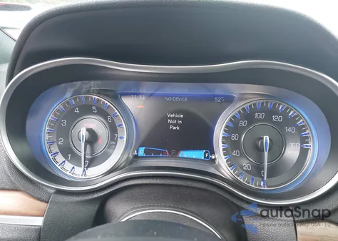 2019 Chrysler 300 300C z USA, uszkodzony, nr VIN 2C3CCAPT1KH556122